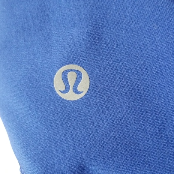 Lululemon 4 inch Reversible shorts - Picture 5 of 8